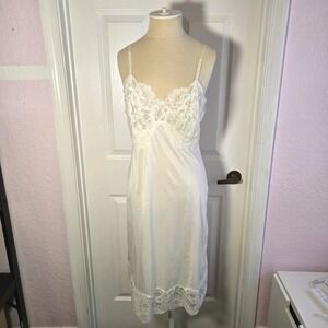 Vanity Fair Vintage Ivory Full Slip Size 34 Nylon‎ Lace Lingerie Nightgown